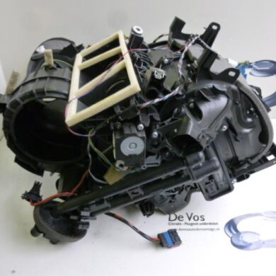 Peugeot 207  Heater housing 2010 6480A4