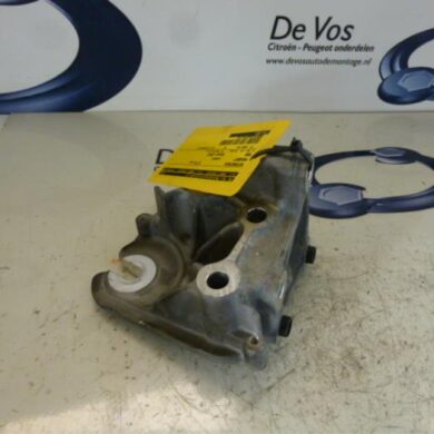Peugeot 508  Engine mount RHC 2012 1807HJ