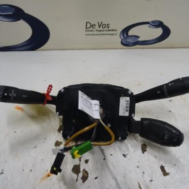 Peugeot 207  Steering column stalk 2008 6242R7