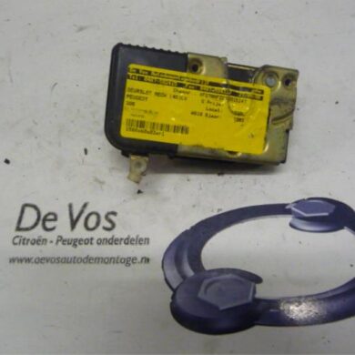 Peugeot 306 1.6i XR,XT,ST Door lock mechanism 4-door, front left 1993 9135H2