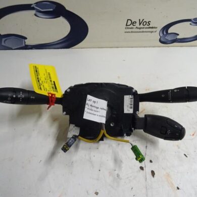 Peugeot 207  Steering column stalk 2008 6242R7