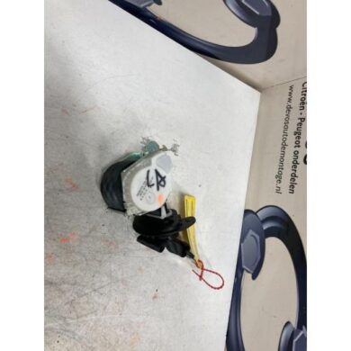 Peugeot 5008  Rear seatbelt, left 2010 8975SQ