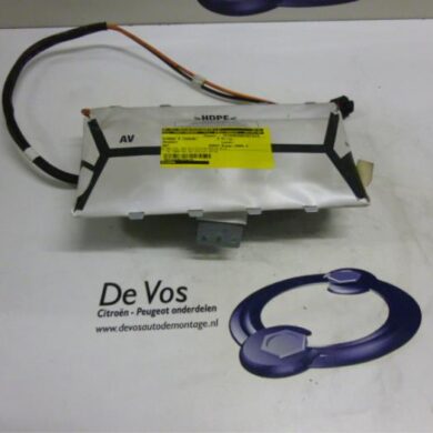 Peugeot 307  Right airbag (dashboard) 2004 8216KW