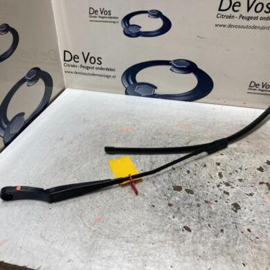 Opel Grandland X  Front wiper arm 2021 YP00151880