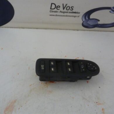 Peugeot 508  Combischakelaar ramen 2012 6490NT