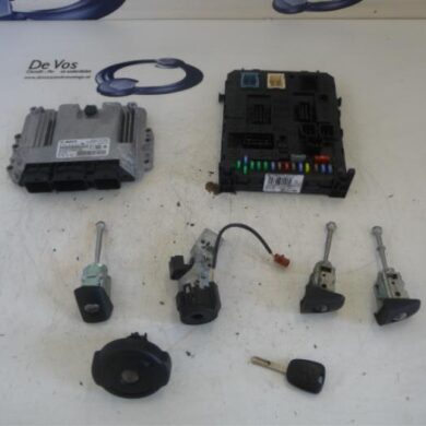 Peugeot Partner  Engine management computer 9HT9H03 2011 194329