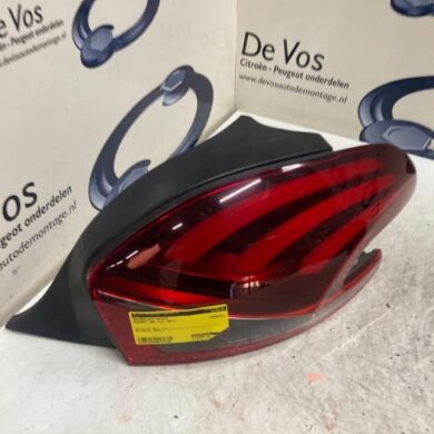 Peugeot 208 1.2 12V e-THP PureTech 110 Taillight, right 2017 9825601180