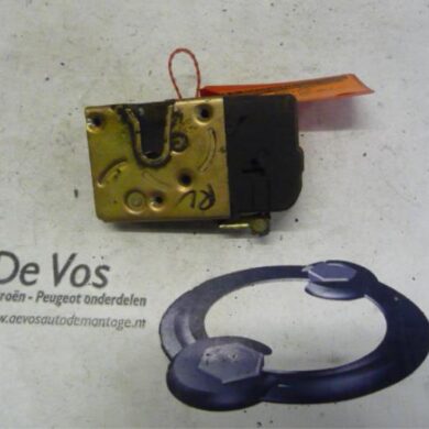 Peugeot Partner 1.9 D Front door lock mechanism 4-door, right 2001 9136J4