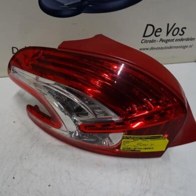 Peugeot 208  Achterlicht links 2013 9672628280