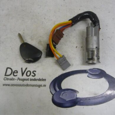 Citroen Xantia  Ignition lock + key 1999 4162W4