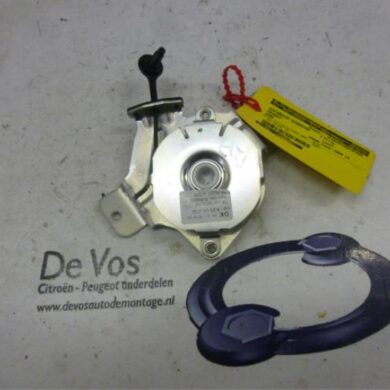 Peugeot 3008 1.6 16V THP 155 Tailgate hinge 2009 8724H8