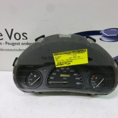 Peugeot 206 1.1 XN,XR Odometer KM 1999 6106Y6-6106Y7