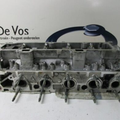 Peugeot 206 1.4 HDi Cylinder head 8HX 2002 0200CN