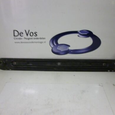 Peugeot 5008 1.6 THP 16V Radiator bar 2010 3502AW