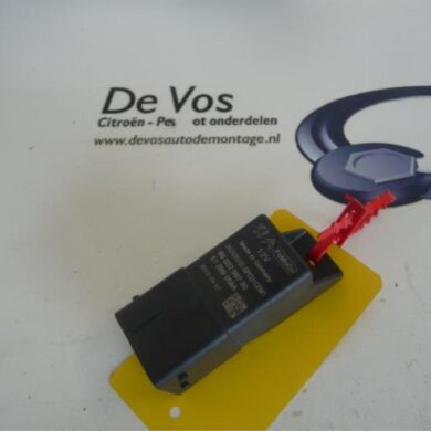 Peugeot 3008  Voorgloei Relais 2015 9803299780