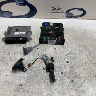 Citroen Berlingo 1.2 12V PureTech 110 Engine management computer HNZHN01-HNZ 2017 1616439880-9818160080-1677615880