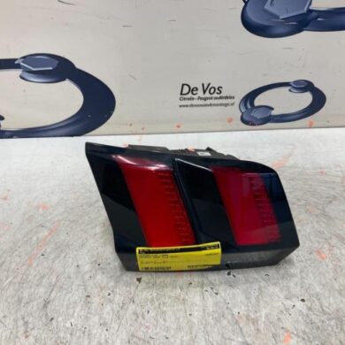 Peugeot 3008 1.6 e-THP 165 16V Achterlicht links 2018 9810477880