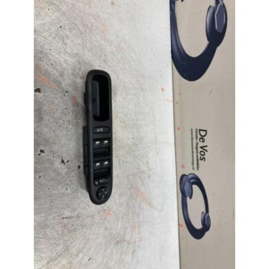 Peugeot 5008  Combischakelaar ramen 2010 6490X5