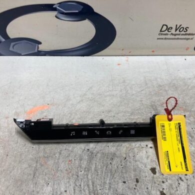 Citroen C5 Aircross 1.5 Blue HDi 130 16V Radio control panel 2020 98197167XU