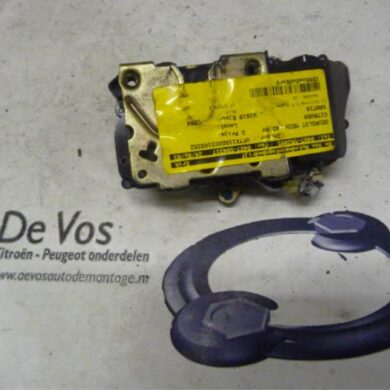 Citroen Xantia 1.8i X,SX Front door lock mechanism 4-door, right 1994 9136J6