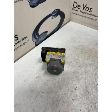 Peugeot 2008 1.2 Vti 12V PureTech 82 ABS Pomp HMZ 2016 1616773080-9814482680-1643857280