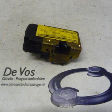 Peugeot Partner 1.9 D Door lock mechanism 2-door, right 1999 9136P7