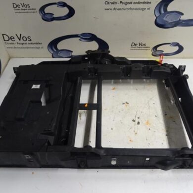 Peugeot 208  Front panel 2015 9676534380