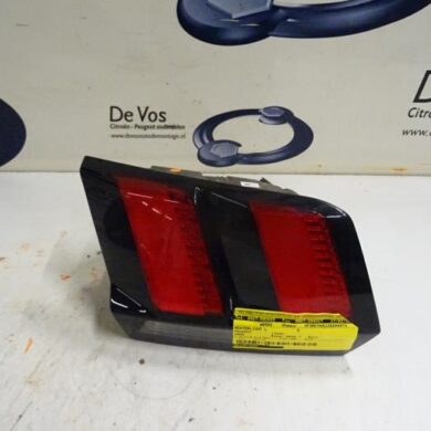 Peugeot 3008  Achterlicht links 2018 9810477880