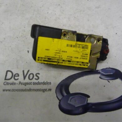 Citroen Xantia 1.8i X,SX Rear door lock mechanism 4-door, left 1994 913744