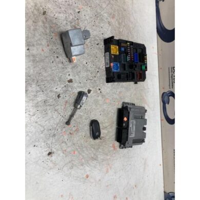 Citroen C4 Picasso  Engine management computer YHZ 2018 1638426280-1677637280-983025780