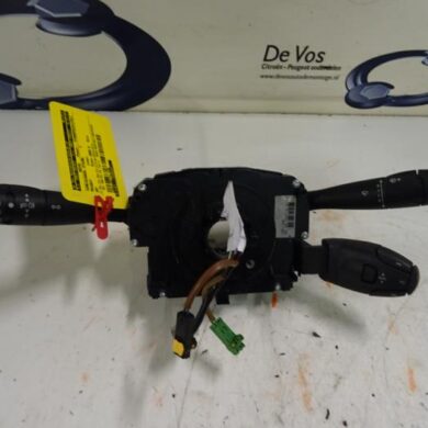 Peugeot 207  Steering column stalk 2008 6242R7