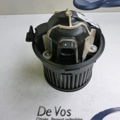 Peugeot 308 1.6 VTI 16V Heating and ventilation fan motor 2009 6441Z7