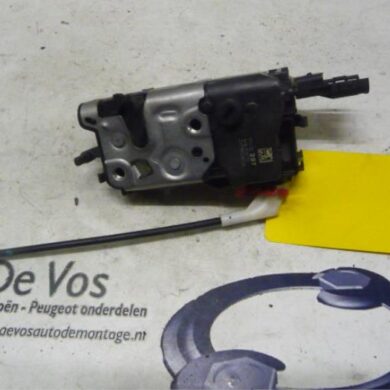 Peugeot 3008 1.6 HDiF 16V Rear door lock mechanism 4-door, left 2011 9137V5-9800623780
