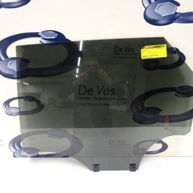 Peugeot 3008  Rear door window 4-door, left 2017 9811647680