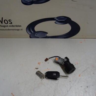 Peugeot 2008  Kontaktslot+Sleutel 2018 1608682880
