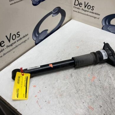 Peugeot 2008 1.2 VTi 12V PureTech 100 Rear shock absorber, left 2020 9836658080