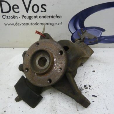 Peugeot 406  Fusee links-voor 1997