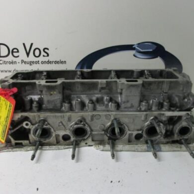 Peugeot 206 1.4 HDi Cylinder head 8HX 2003 0200CN