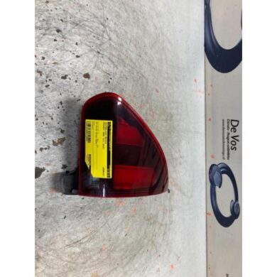 Peugeot 2008 1.2 12V e-THP PureTech 130 Achterlicht rechts 2018 9814757280