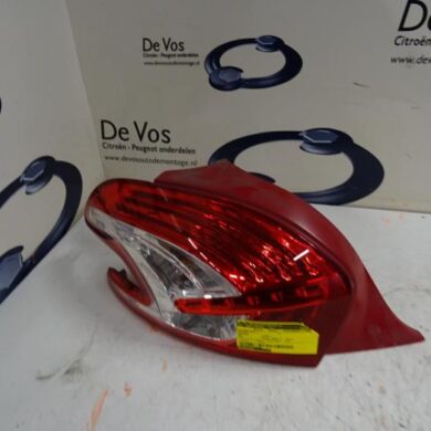 Peugeot 208  Achterlicht links 2015 9672628280