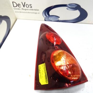 Peugeot 107 1.0 12V Achterlicht links 2013 1607990580
