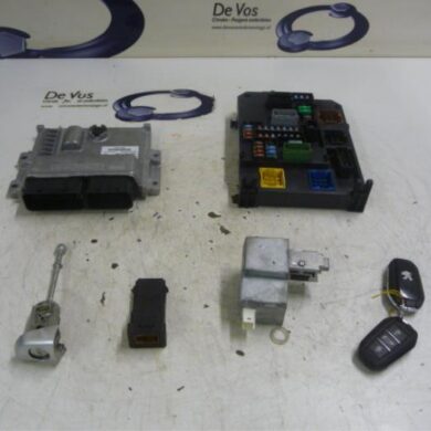 Peugeot 508  Engine management computer AHXAH01 2014 1610093080