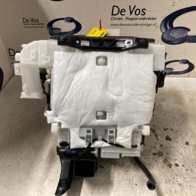 Peugeot 3008  Heater housing 2017 9821299980-9822121780-1618895580