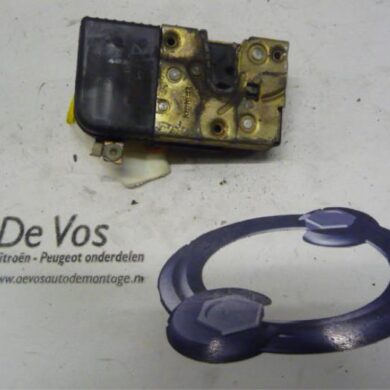 Peugeot 306 1.9 D,XND,XAD,XRAD Door lock mechanism 4-door, front left 1994 9135H2
