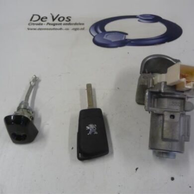 Peugeot 108 1.0 12V Slotenset Cilinder (compleet) 2015 1612878280