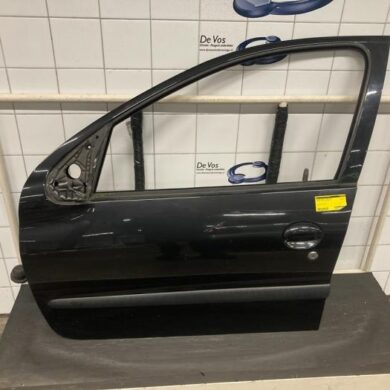 Peugeot 206 1.6 16V Door 4-door, front left 2005 9002K5