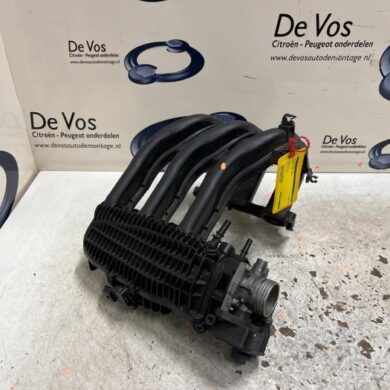 Peugeot 208  Intake manifold HMZ 2015 9673063980