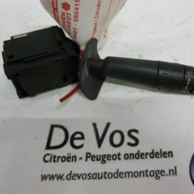 Peugeot 605 2.1 TD 12V Wiper switch 1997 923969