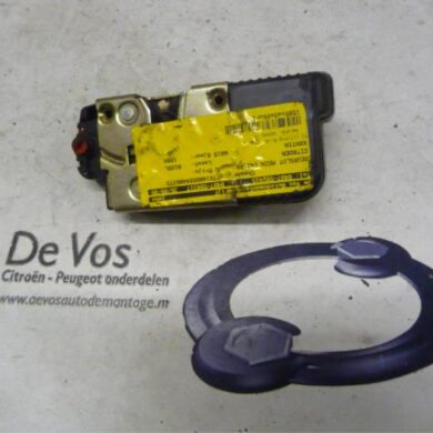 Citroen Xantia 2.0i SX,VSX Rear door mechanism 4-door, right 1994 913859