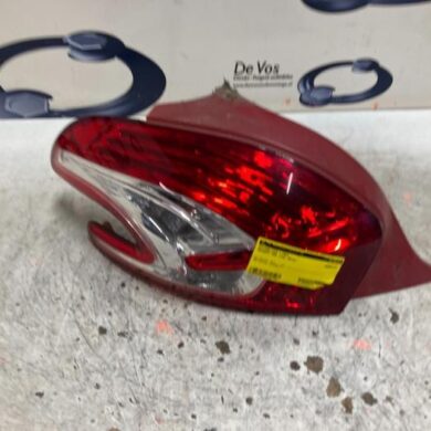 Peugeot 208  Achterlicht links 2013 9672628280